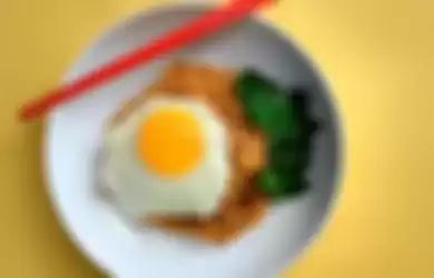 Netizen bagikan resep rahasia masak mi instan ala Warmindo.