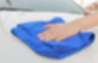 Lap microfiber senjata ampuh bersihkan bodi mobil