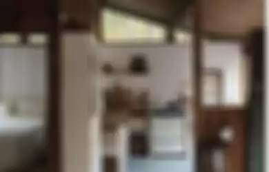 Desain dapur kayu minimalis semakin memberikan rasa hangat berkat sentuhan begini. Intip 7 foto hasilnya bikin jatuh hati. 