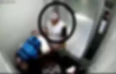 Wajah terduga pelaku pembunuh wanita di Bekasi terekam CCTV saat akan buang jasad korban dengan troli 