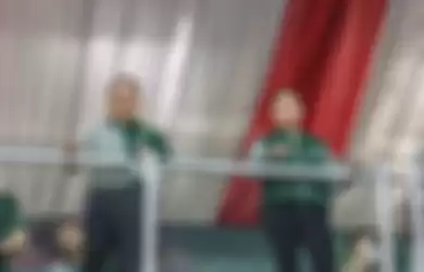 Kepala Staf Angkatan Darat (KSAD) Jenderal TNI Dudung Abdurachman (kiri) dan Menteri Pemuda dan Olahraga Republik Indonesia, Zainudin Amali (kanan), tampak hadir menyaksikan pertandingan final Liga Santri 2022 di Stadion Madya, Senayan, Jakarta, 22 Oktober 2022.