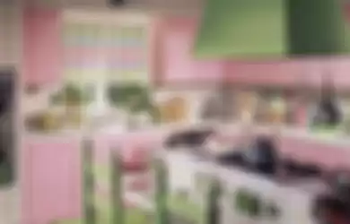 Desain dapur warna pink dijamin nggak bakal dibilang norak jika kita mau lakukan hal ini. Lihat saja 7 foto hasil aplikasinya. 