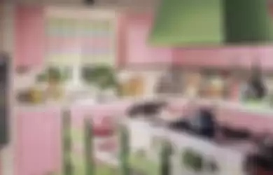 Desain dapur warna pink dijamin nggak bakal dibilang norak jika kita mau lakukan hal ini. Lihat saja 7 foto hasil aplikasinya. 