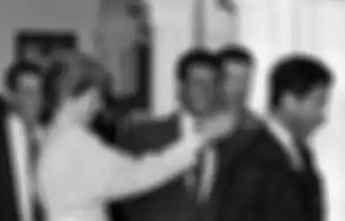 Putri Diana Pernah Pecahkan Botol Kaca di Atas Kepala Pangeran Charles, Apa yang Terjadi?