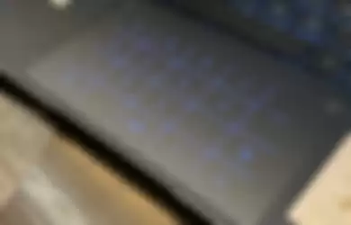 Touchpad dari ASUS Zenbook S13 OLED yang bisa diubah menjadi numpad