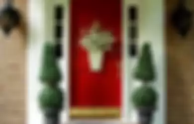 Hasil otak-atik feng shui terhadap desain pintu rumah. Ujungnya, bisa membawa rezeki buat penghuninya. 
