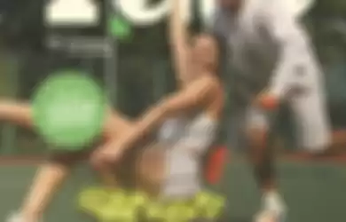 Begini 6 foto suasana Tiba Tiba Tenis yang digelar Vindes Sport di Tennis Indoor Senayan. Ternyata ada Marshel Widianto ikut beraksi.