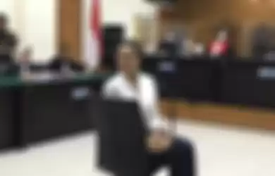 Nikita Mirzani menjalani sidang perdana kasus dugaan pencemaran nama baik yang dilaporkan oleh Dito Mahendra di Pengadilan Negeri Serang, Senin (14/11/2022).