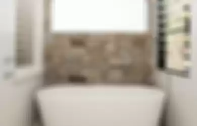 9 foto desain kamar mandi natural tampak kian segar memakai sentuhan kreatif seperti ini. Nggak hanya tanaman lho. 