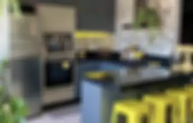 Foto aplikasi desain dapur sederhana yang ditambahi elemen tak biasa ini jadi inspirasi. Begini hasilnya. 