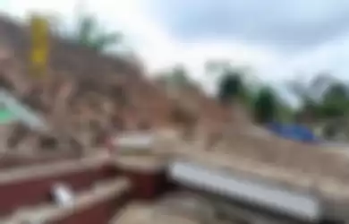 Gempa bumi Cianjur robohkan rumah warga, gedung sekolah, hingga bangunan lainnya pada Senin (21/11/2022)
