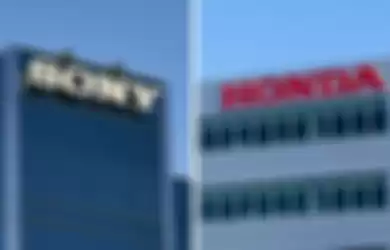 Gedung Sony (sony) dan Honda (kanan)
