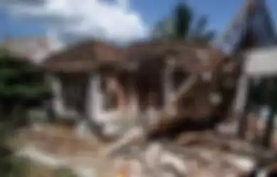 Rumah yang rusak akibat gempa di Cianjur.