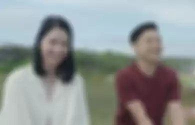 Memerankan Natalie, pacar Erwin (Ernest Prakasa) di film Cek Toko Sebelah 2, Laura Basuki cerita sempat merasa takut sama istri Ernest, Meira Anastasia.