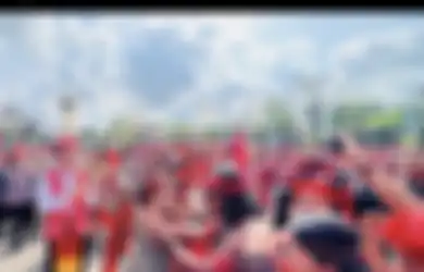 Difilosofikan Sebagai Raja, Begini Potret Jokowi Bertemu Ratusan Warga Suku Dayak