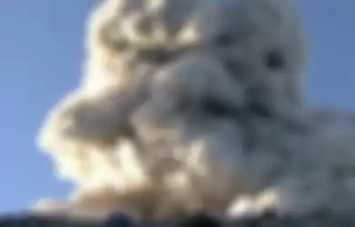 Publik mencemaskan kondisi foto erupsi Gunung Semeru. Ini kabar terkini tempat wisata Air Terjun Tumpak Sewu dan Bromo.