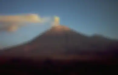 Firasat Mimpi Lihat Gunung Berapi Meletus Menurut Primbon Jawa