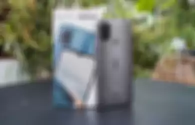 Unboxing Nokia C21 Plus dengan varian warna Grey. 