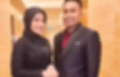 Nathalie Holscher dan Faris. Faris hadiri pesta ulang tahun Adzam Adriansyah Sutisna bersama keluarga besar. Tidak terlihat Sule.