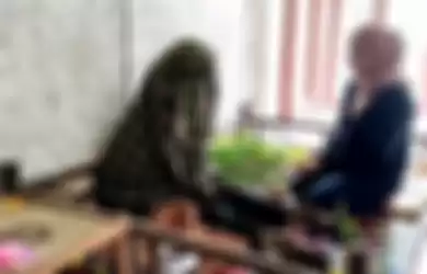 VIRAL Video Pria Berkaki Kambing Kena Azab Karena Injak Kepala Ibu Sedang Salat 