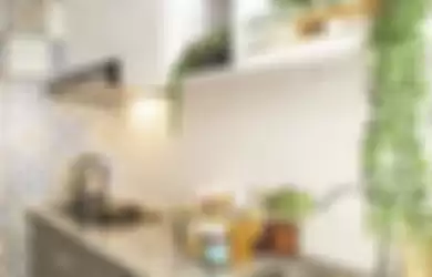 Desain dapur warna putih di rumah minimalis dijamin anti monoton. Coba pasang dekorasi model tak biasa. Foto hasilnya dipuji.