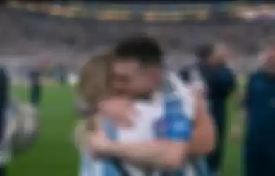 Nyokap Lionel Messi ngasih pelukan atas kemenangan Argentina di Piala Dunia 2022