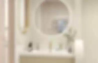 Tampilan kamar mandi minimalis malah terlihat sumpek. Foto interiornya sampai bikin ilfil. Kebiasaan teledor jadi biang keroknya.