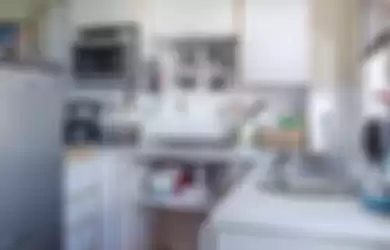 Pemilik rumah minimalis bahagia. Cara murah dekorasi dapur sederhana dibagikan cuma-cuma. Foto interior jadi lebih mewah.