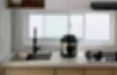 Inilah jadinya jika pemilik rumah minimalis membuat kabinet dapur dengan memakai 4 material tak biasa. Foto hasilnya bikin mata terpana.