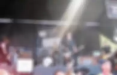 Against Me saat manggung di Vans Warped Tour 2011