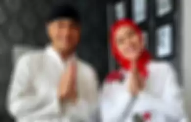 Venna Melinda dan Ferry Irawan saat Grid.ID jumpai usai melaksanakan salat Idul Fitri 2022 di kawasan Kemang, Jakarta Selatan, Senin (2/5/2022). Venna Melinda melaporkan Ferry Irawan atas dugaan KDRT.