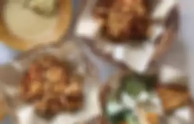 Ayam Geprek Bu Made tenpat wisata kuliner yang cocok buat makan siang enak di Jogja.