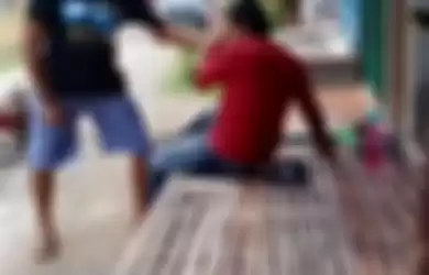Video viral Kades Grobogan pukuli dan ancam membakar seorang pedagang rujak