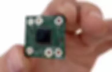 Benda yang ukurannya sedikit lebih besar dari ibu jari ini membuat kamera smartphone makin sakti.
