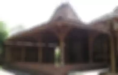 Permukiman tradisional Jawa adalah salah satu spot foto klasik di Kota Gudeg.