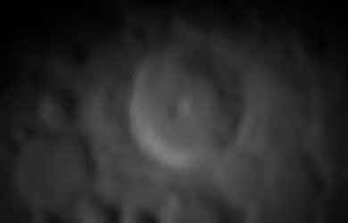 Kawah Tycho Bulan, seperti yang difoto oleh sistem radar prototipe. Ini foto Bulan beresolusi tertinggi.