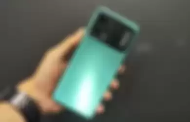 Hands-on POCO X5 varian warna Green.