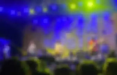 Penampilan The Adams di panggung festival Pasar Musik dengan bawakan lagu dari album pertama.