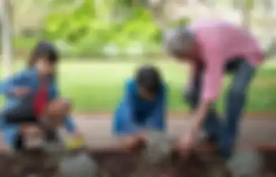 Berikut Ini Contoh Pengamalan Sila ke-5 di Rumah, Sudah Dilakukan?