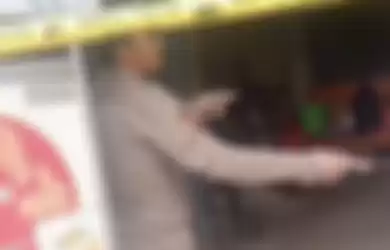 Kondisi warung ayam goreng Bekasi usai bosnya dibunuh karyawan sendiri. 