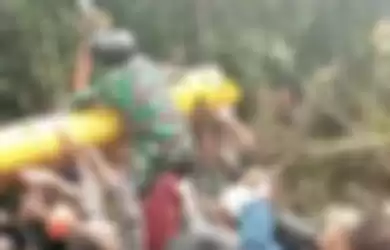 Setelah bertahan hidup selama berhari-hari di hutan Kerinci, Irjen Rusdi Hartono berhasil dievakuasi melalui jalur udara.