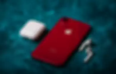 Ilustrasi harga HP second iPhone XR 64GB  varian warna product (RED).