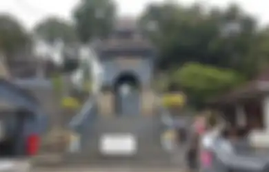 Mencari Hoki Di Makam Gunung Kawi, Tempat Bersemayamnya Keturunan Raja Mataram