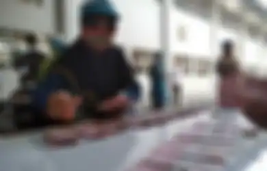 THR Sudah Cair Belum? Begini 5 Cara Mengatur Uang THR Supaya Nggak Cuma Numpang Lewat
