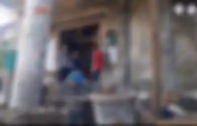 Sosok Dokter Wayan Biarkan Rumah Mewahnya Terbengkalai Dan Penuh Sampah: Biar Buat Makan Kelalawar