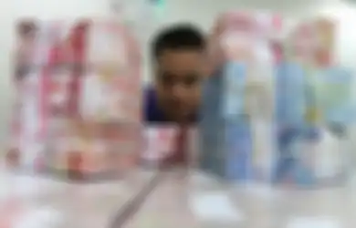 Arti Mimpi Dikasih Uang Kertas Menurut Primbon Jawa, Banjir Rezeki?