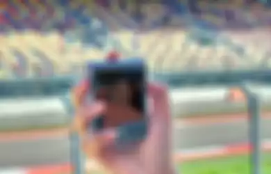 Samsung Galaxy Z Flip5 dijajal dalam ajang balapan motor internasional