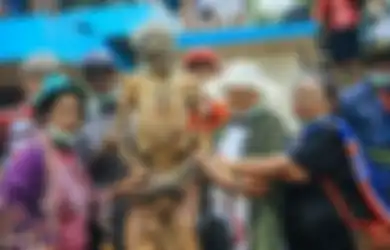 Mengenal 12 Tradisi Unik di Indonesia yang Berhubungan dengan Kematian, Ritual, dan Kecantikan