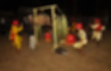Tradisi Suku Kaili dengan Tarian Balia-nya, Ritual Penyembuhan dengan Menginjak Bara Api