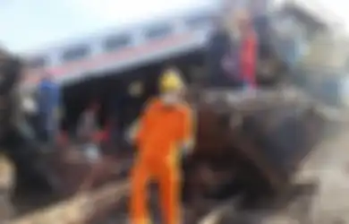 Tabrakan KA Turangga Dan KA Bandung Raya, Ini Tips Memilih Tempat Duduk Paling Aman Di Kereta Api